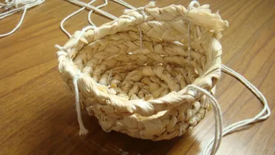 自己DIY了个鸟窝..